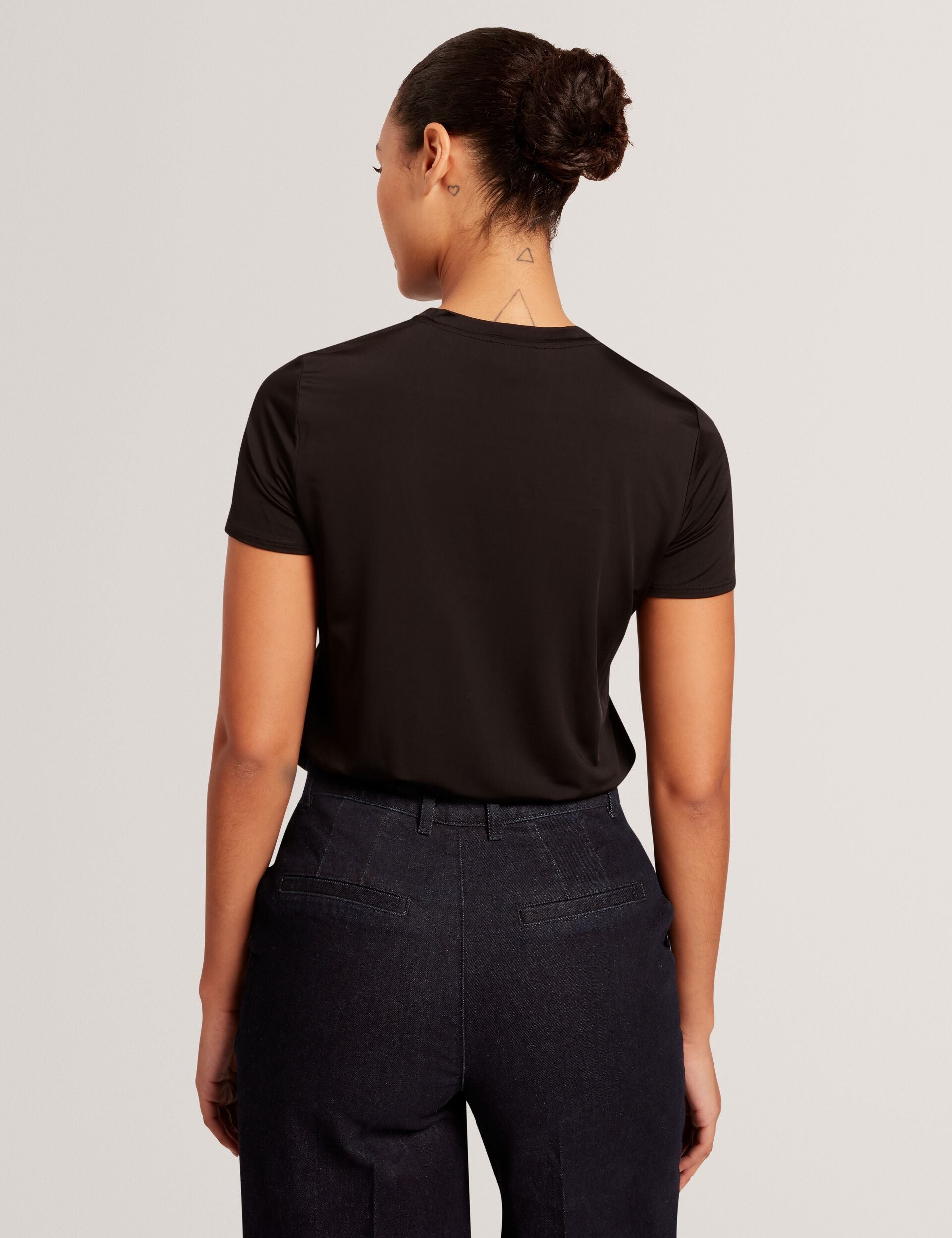  SOLID BLACK TSHIRT WITH SEAM DETAIL | RICH BLACK