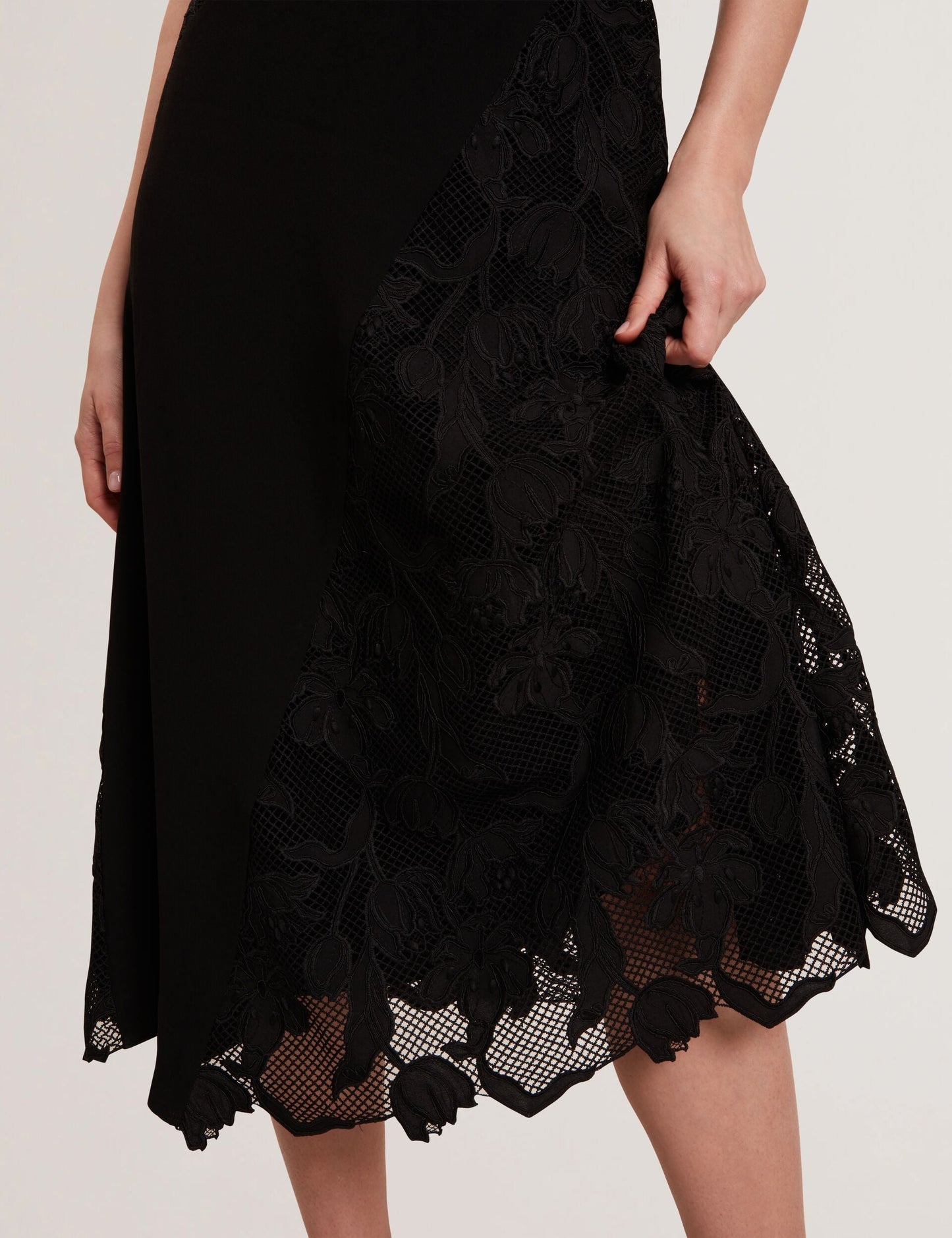  SLEEVELESS LACE APPLIQUE MIDI DRESS | RICH BLACK
