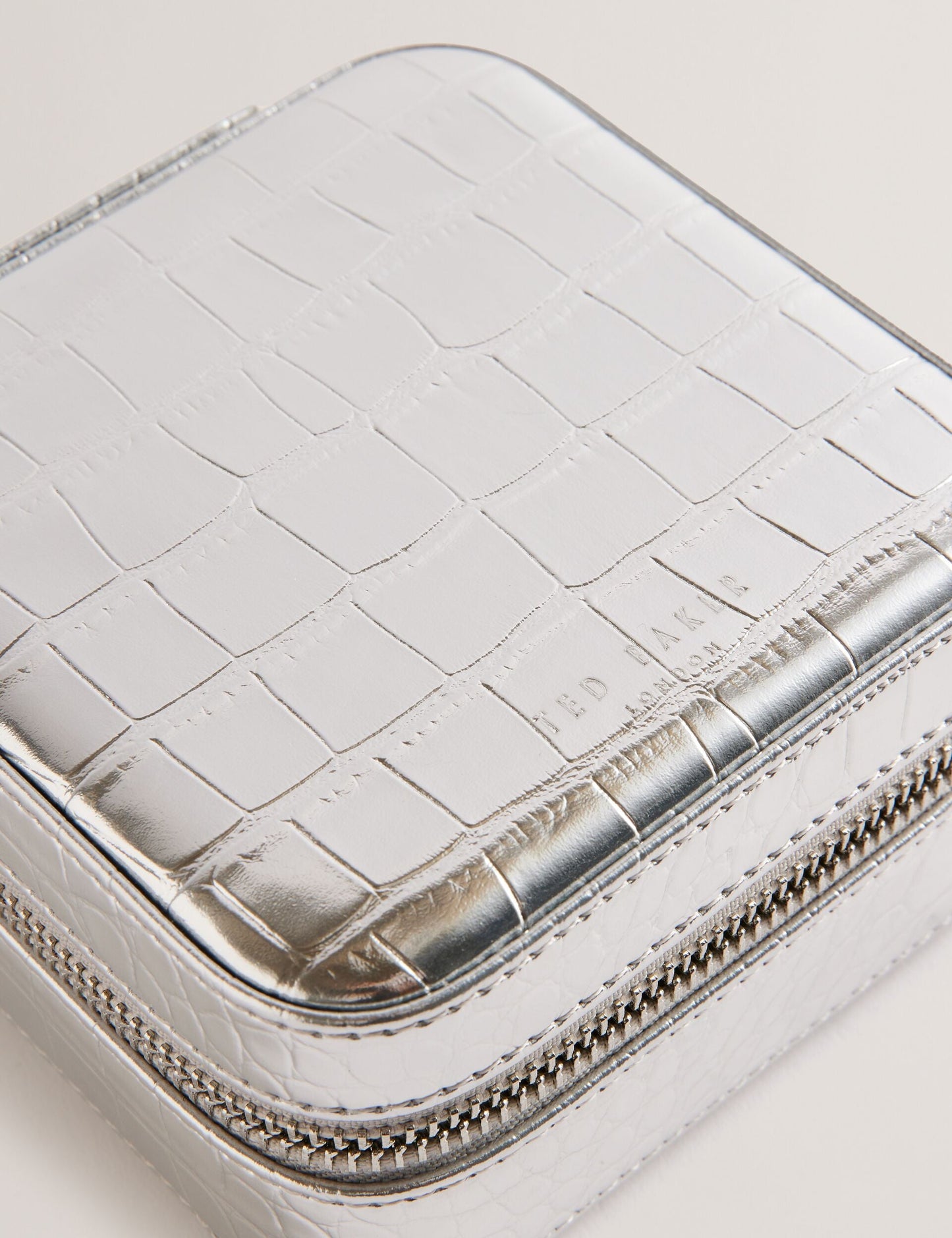  HAZELLI | SILVER