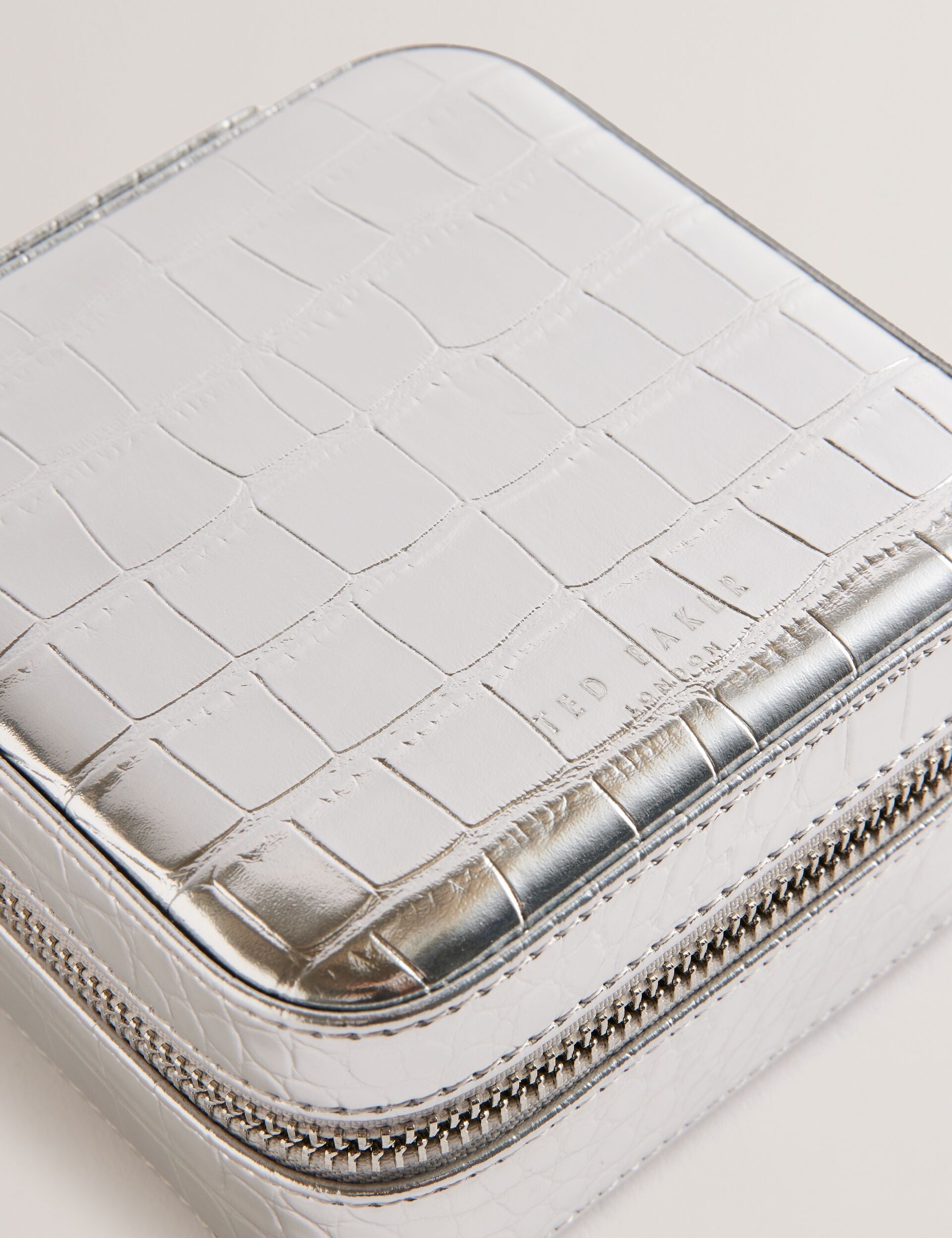  HAZELLI | SILVER
