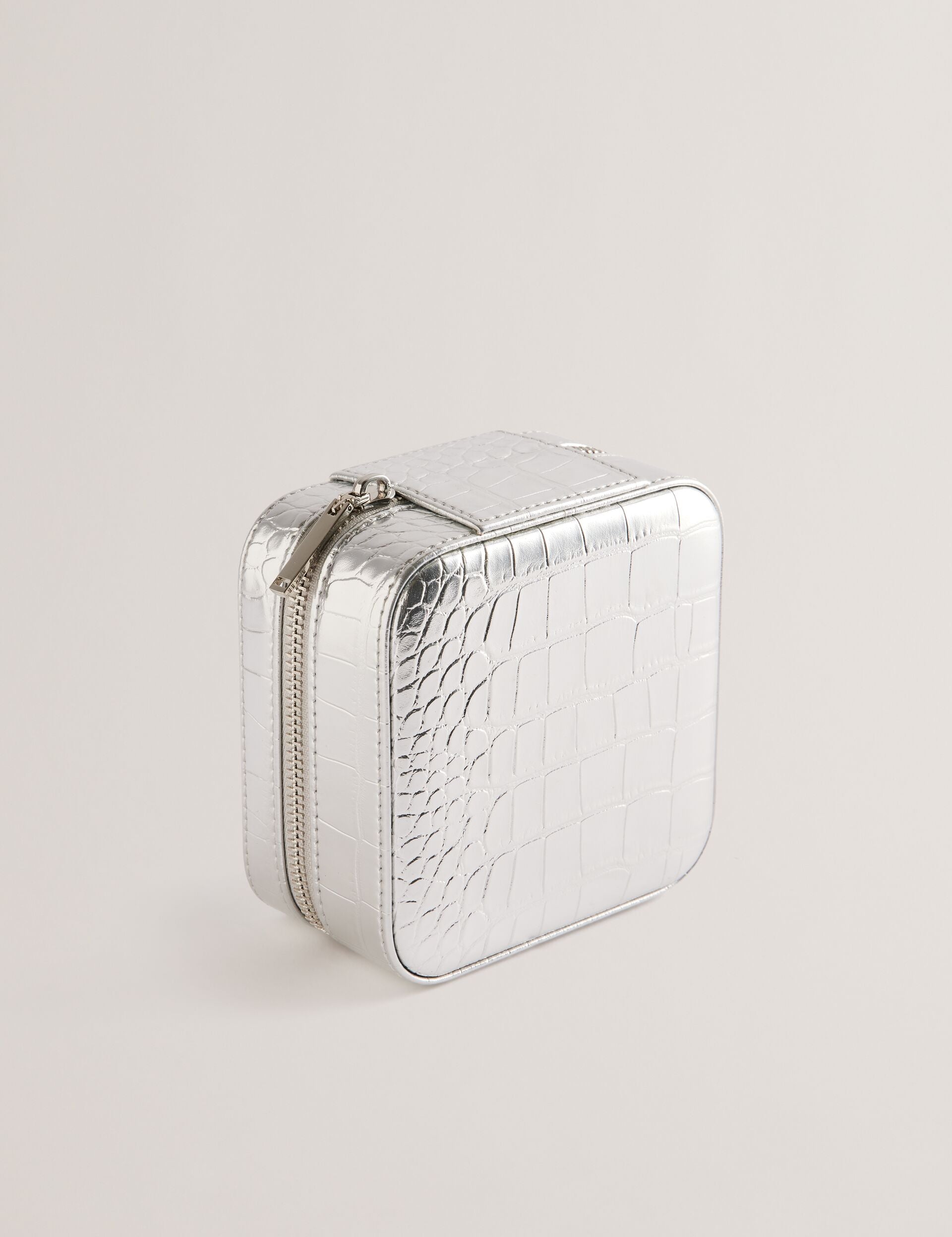  HAZELLI | SILVER