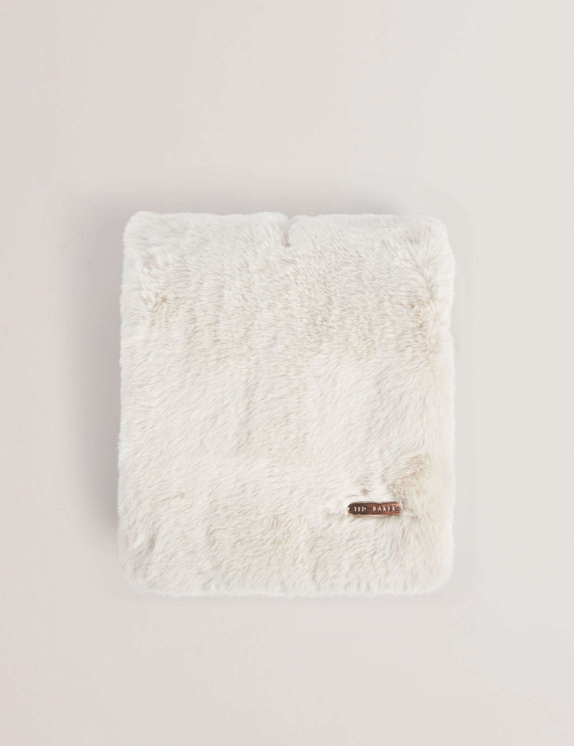  EMAAAAS | WHITE