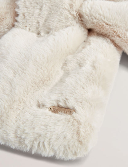  EMAAAAS | WHITE