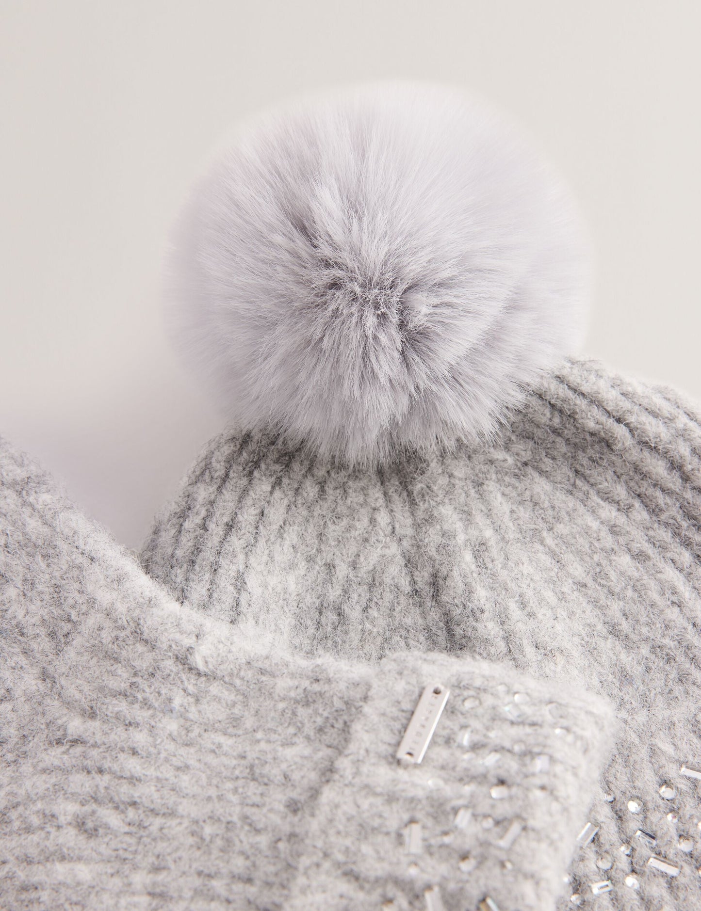  KERIIS | GREY