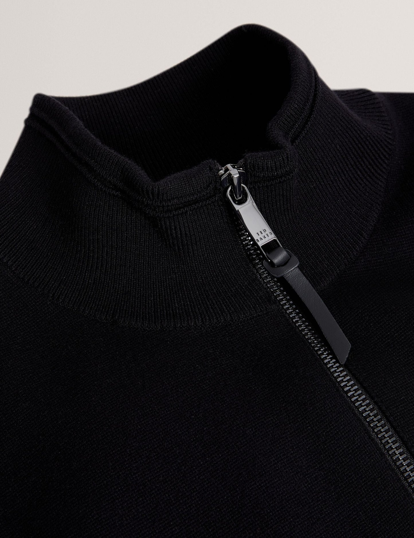 TERINCE | BLACK