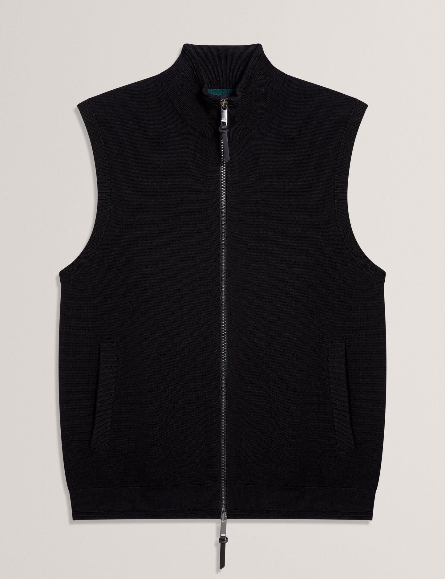  TERINCE | BLACK