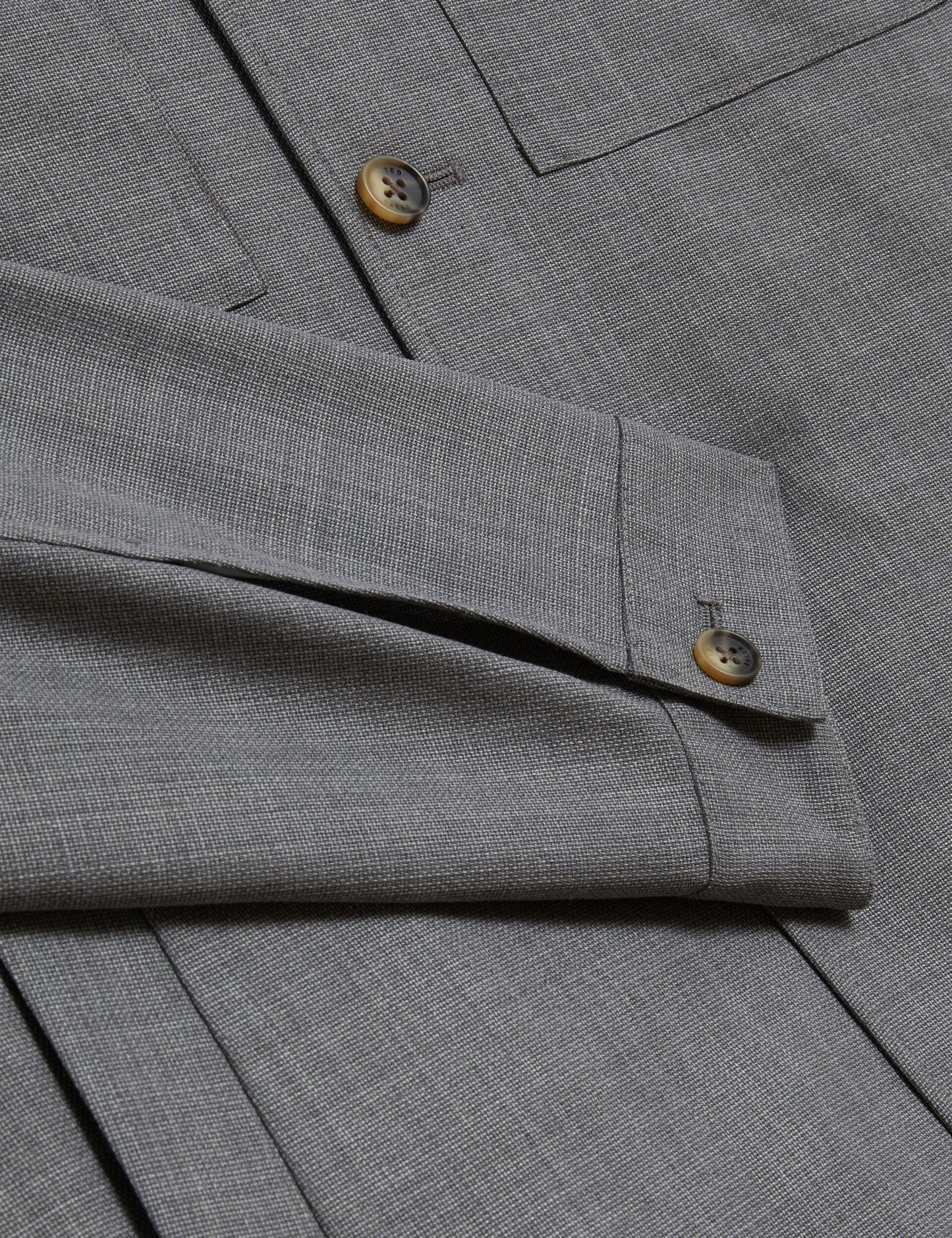 SELWYNJ | MID-GREY