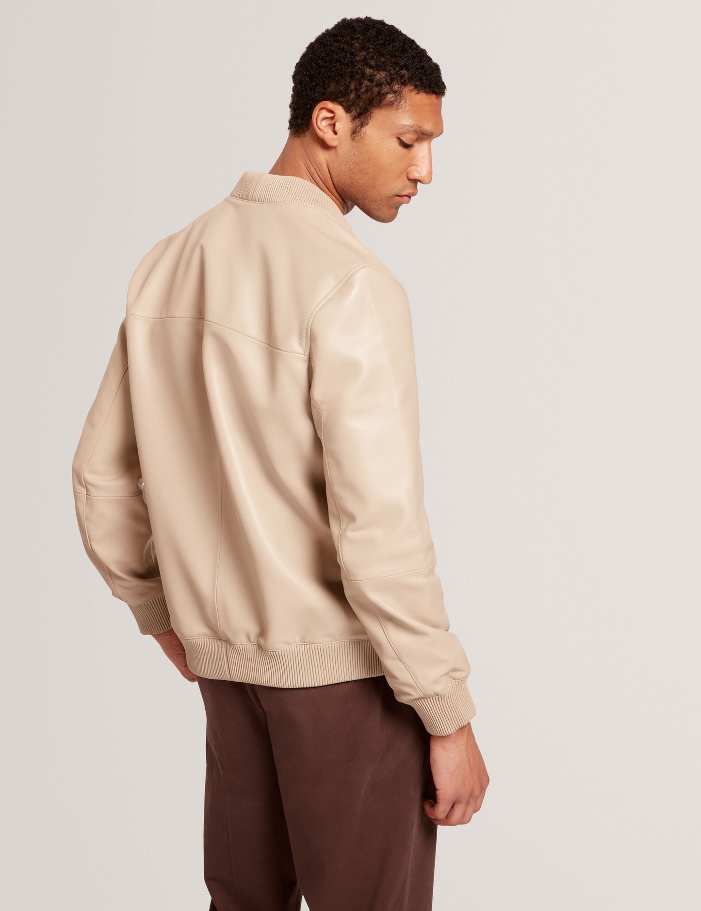  LEEAMS | TAUPE