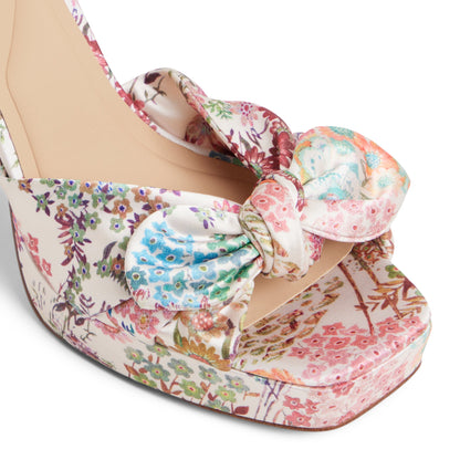  HALLIE | WISTERIA-FLORAL