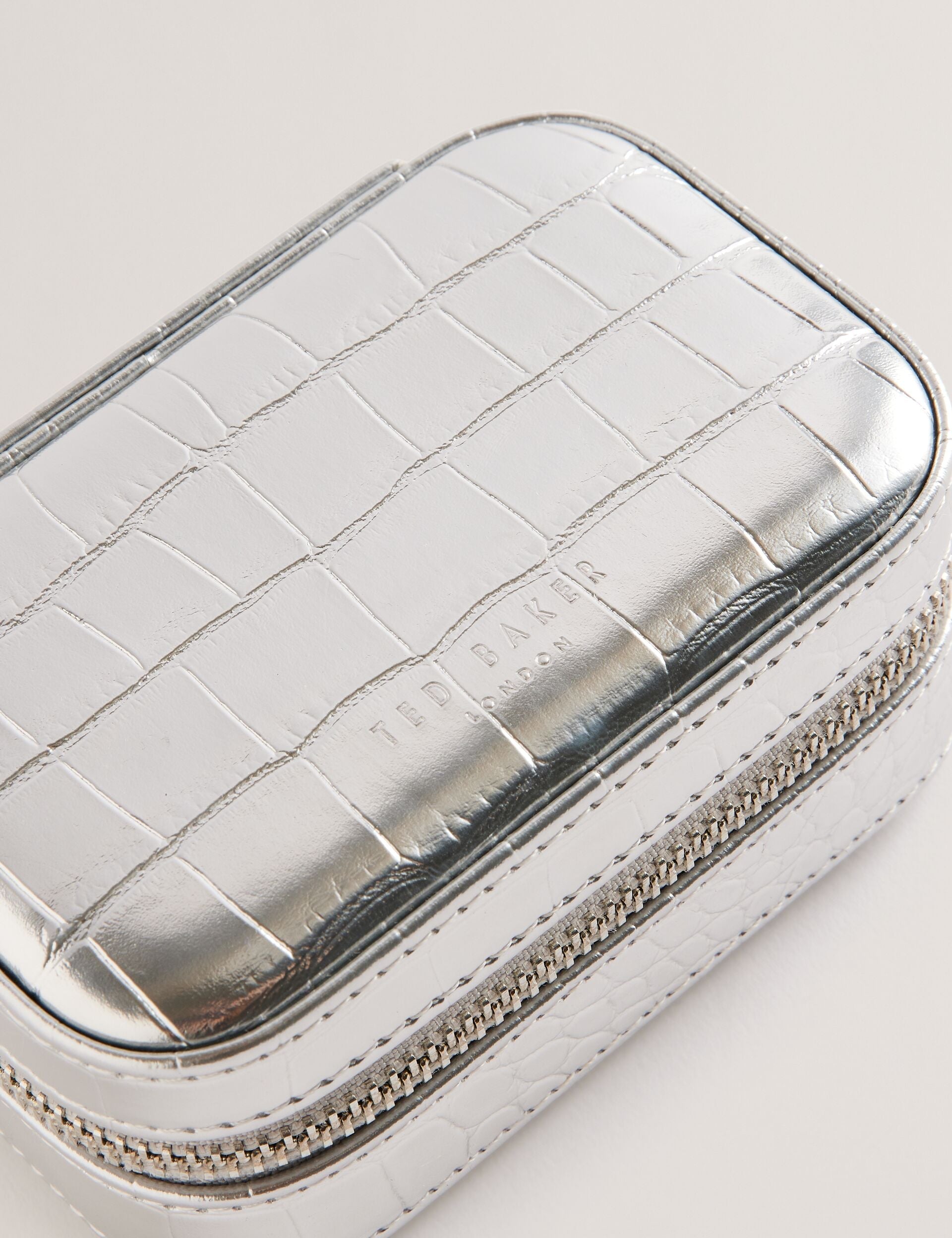  IVEE | SILVER