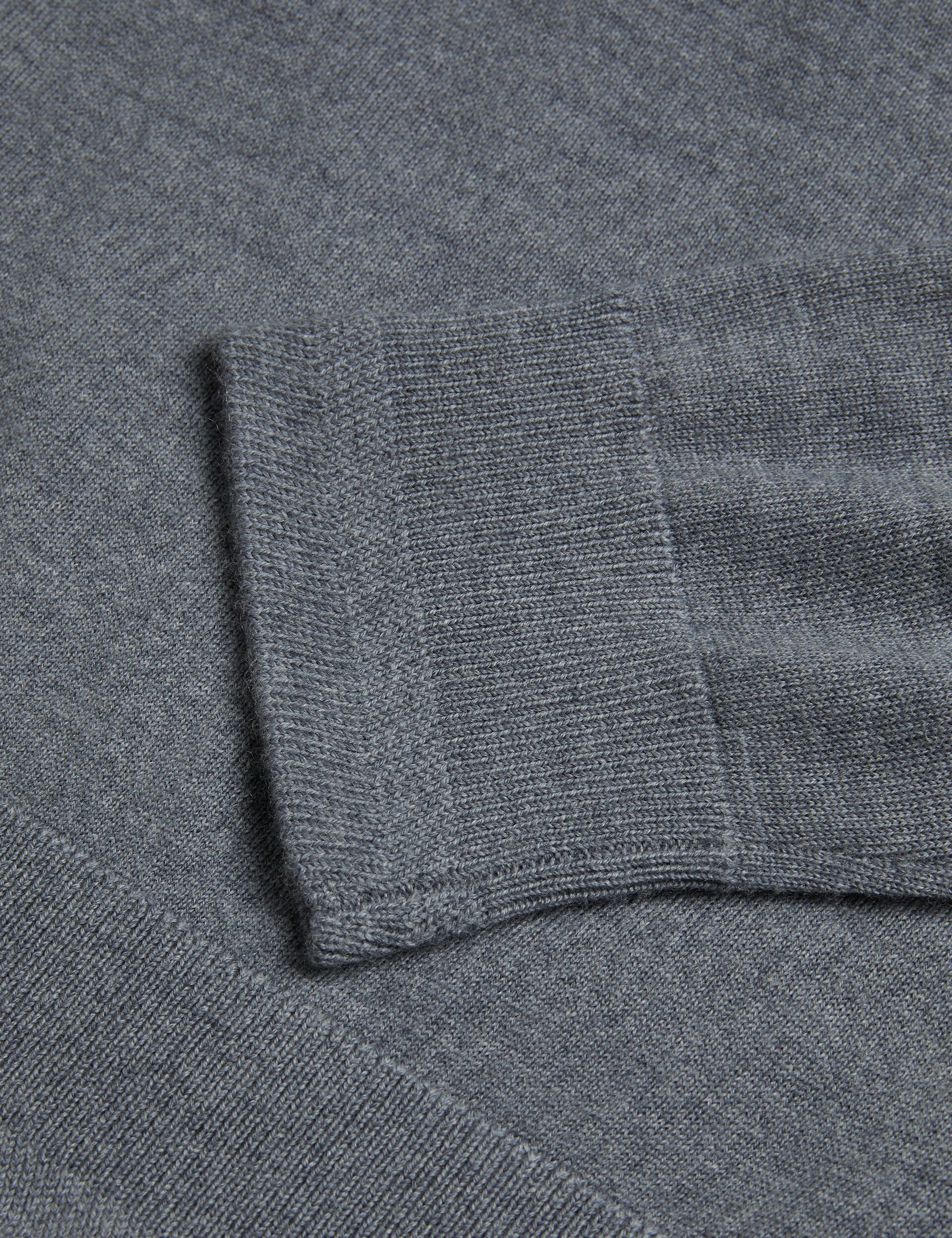  CARNBY | CHARCOAL