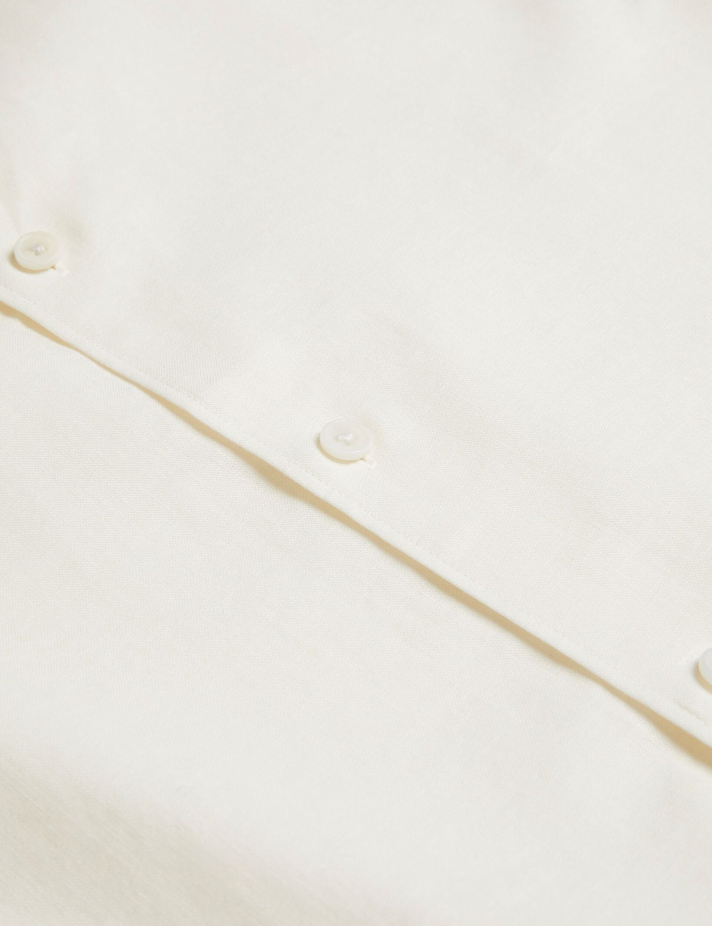  NAIRES | WHITE