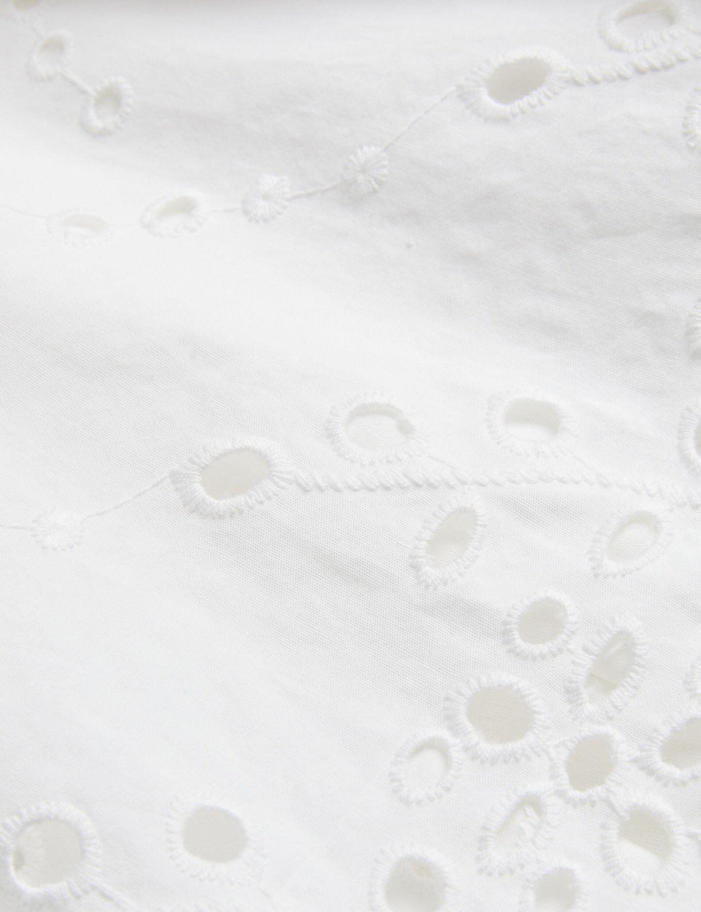  NIKAIA | WHITE