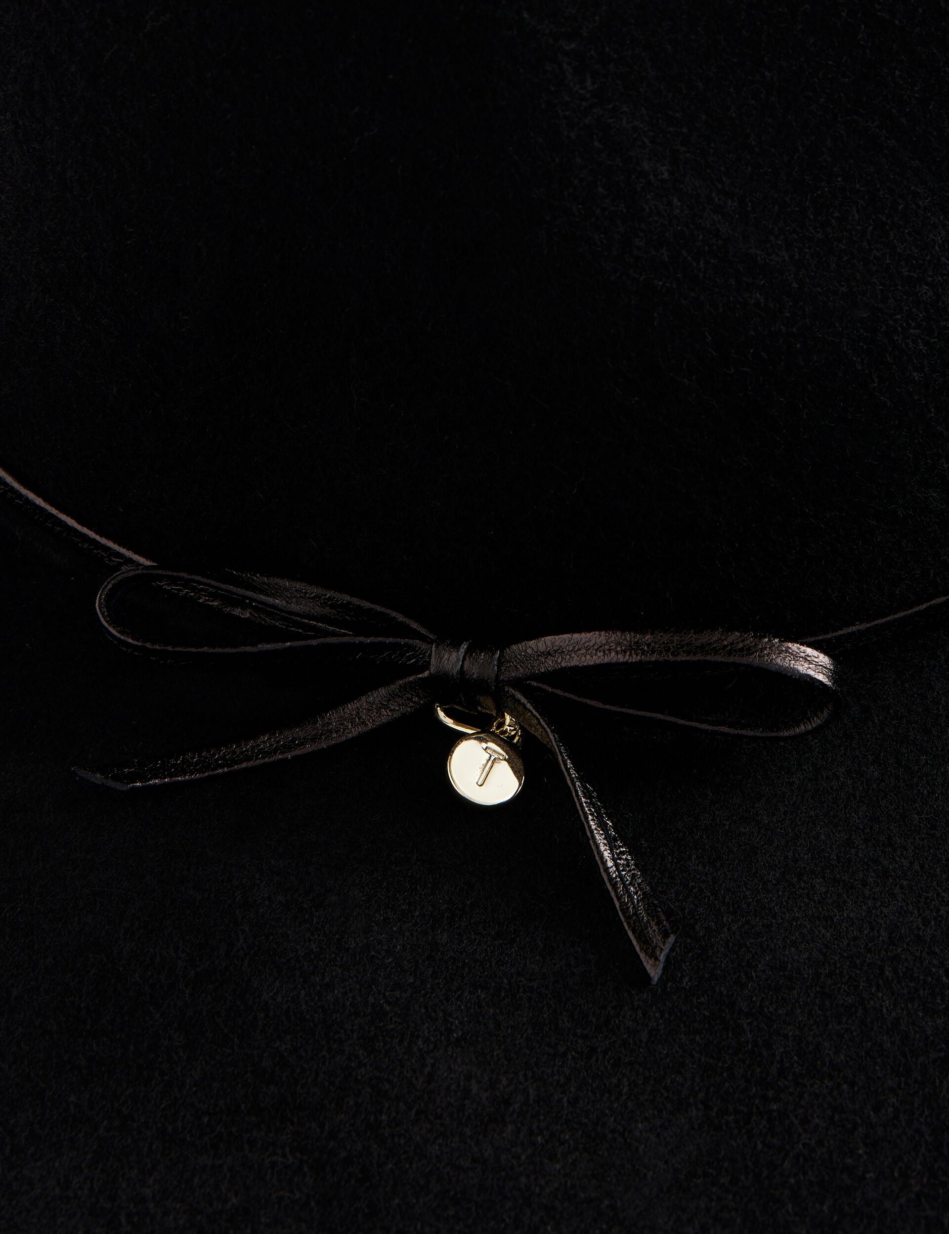  ABBIIIO | BLACK