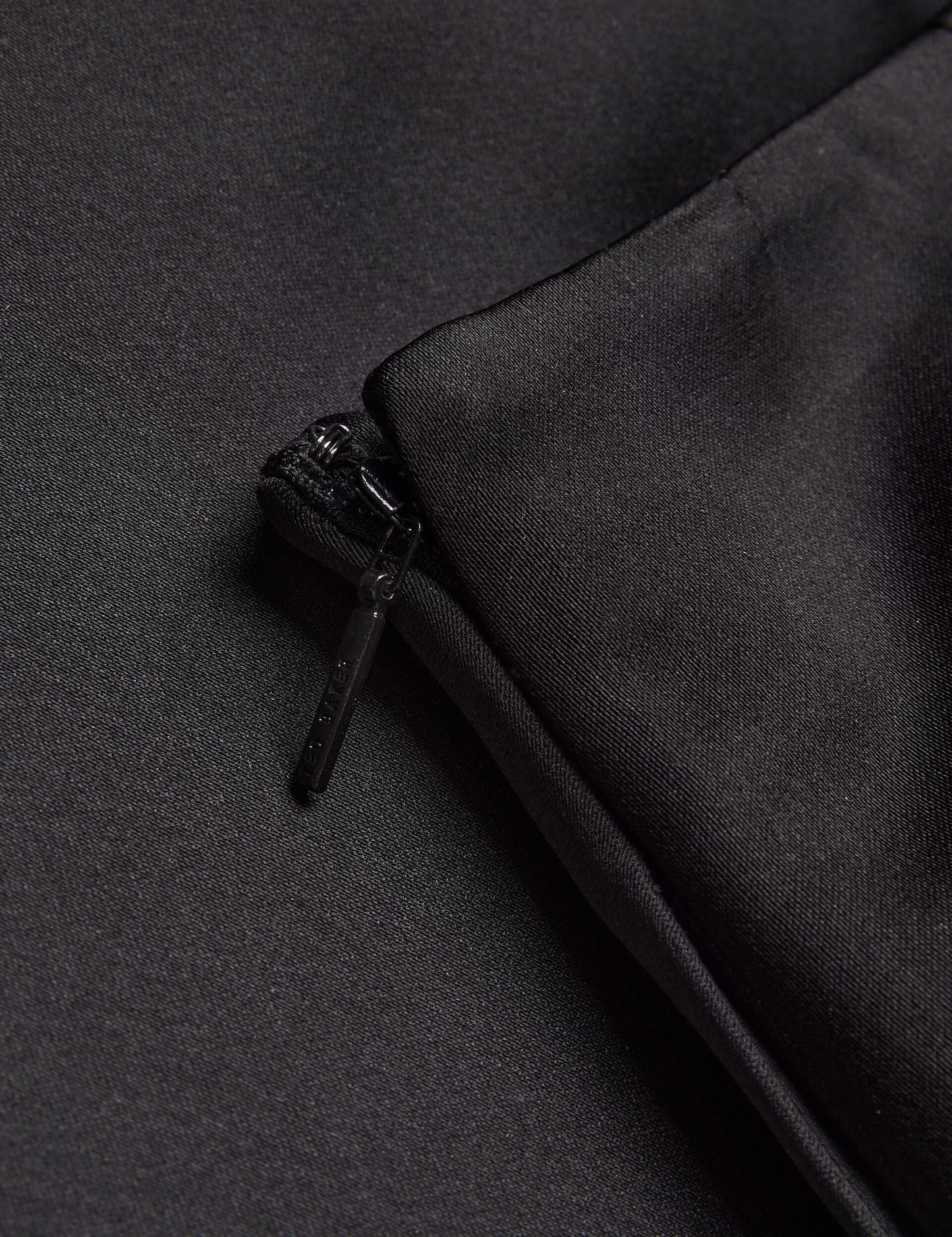  ERVA | BLACK