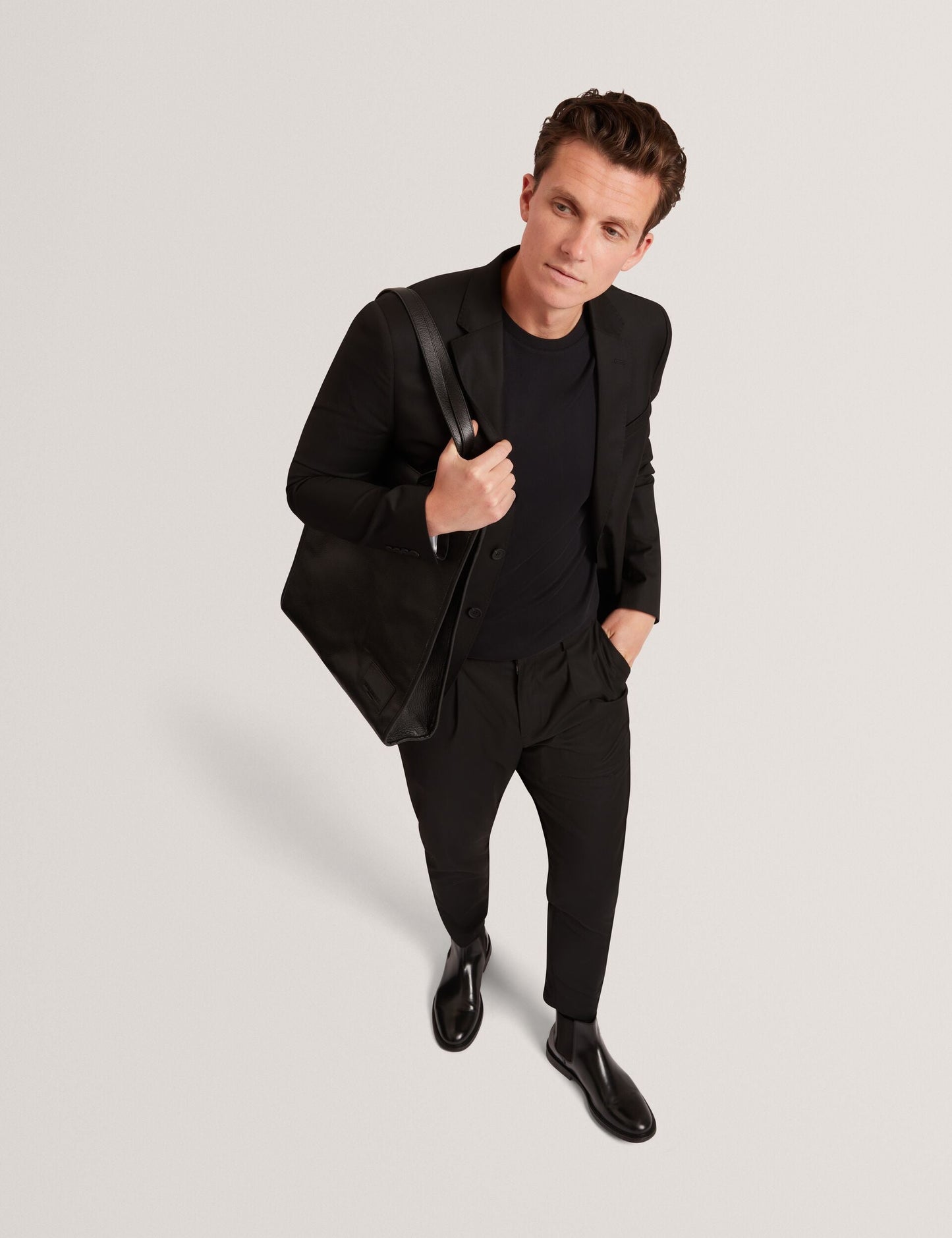  KONRRAD | BLACK