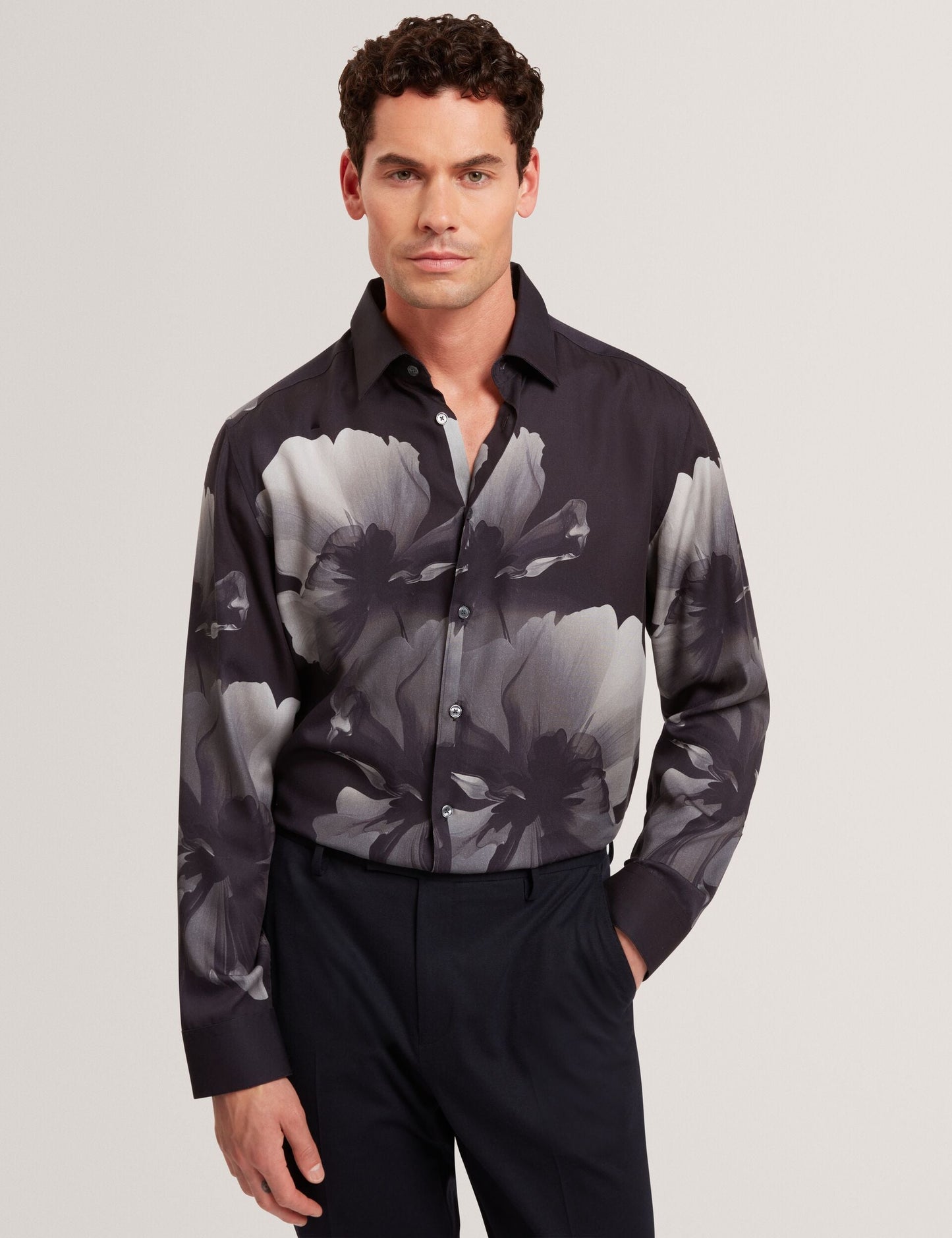  AMUND | BLACK