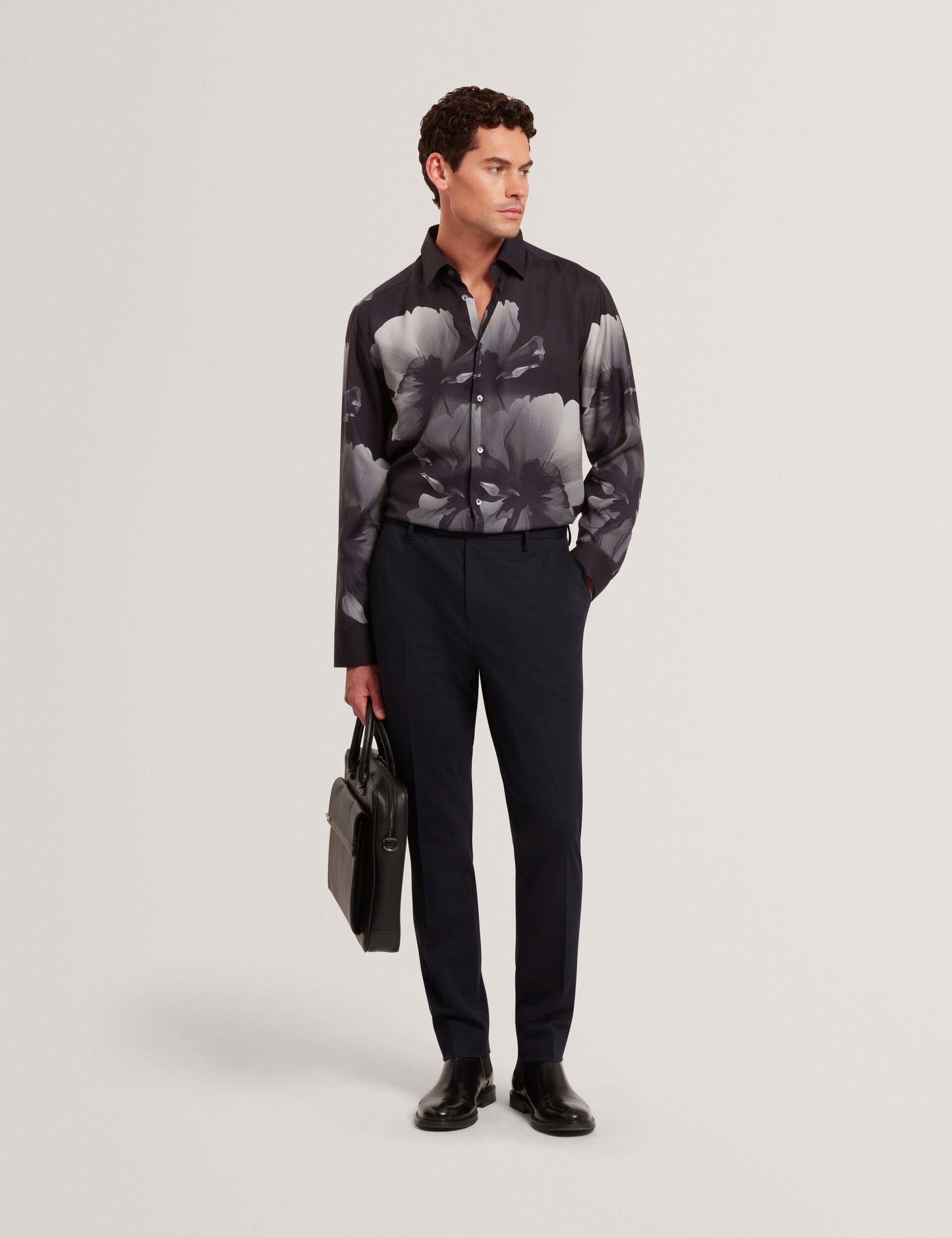  AMUND | BLACK