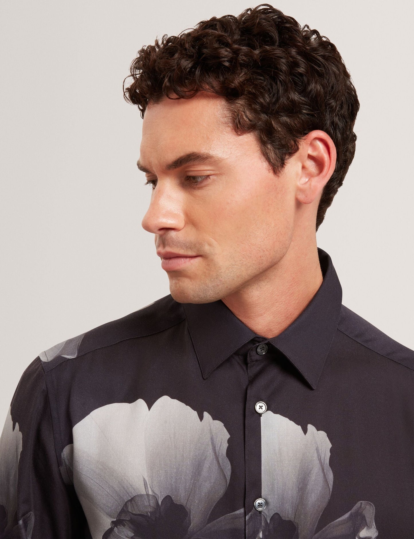  AMUND | BLACK